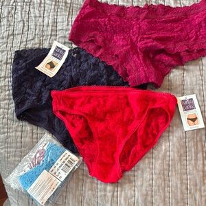 Lot of New Hanky Panky Red and Blue Lace Panties Intimates, Small